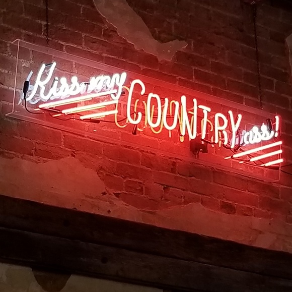 Meet your Posher, Michelle - Picture 1 of 1